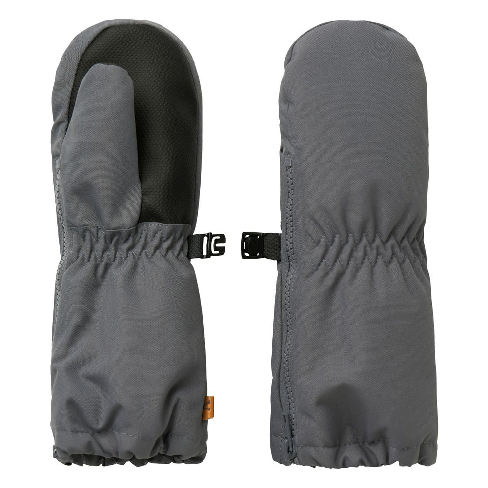 Houd kleine handjes heerlijk warm met deze schattige snow10 wanten in de mooie kleur poppy seed van het merk Lil' Atelier. Deze winterse wanten zijn waterafstotend en winddicht, perfect voor koude dagen vol buitenpret. VanZus