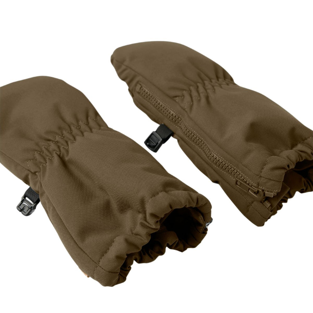 Houd kleine handjes heerlijk warm met deze schattige snow10 wanten in de mooie kleur sea turtle van het merk Lil' Atelier. Deze winterse wanten zijn waterafstotend en winddicht, perfect voor koude dagen vol buitenpret. VanZus