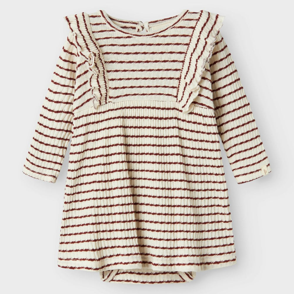 De Lil' Atelier sophia jurk in de kleur hot chocolate is een stijlvolle en comfortabele midi-jurk voor kinderen, perfect voor de koudere maanden. VanZus