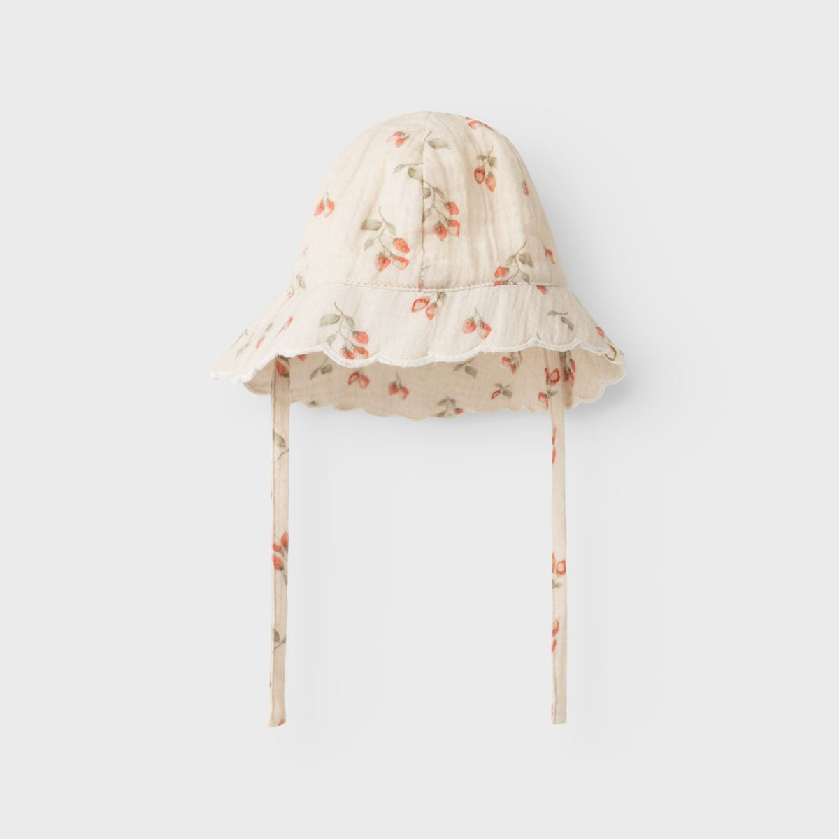 Tijdens een zonnige dag kan een fijn zonnehoedje natuurlijk niet ontbreken. Dit te lieve strawberry zonnehoedje turtledove van het merk Lil' Atelier is perfect voor op warme of zonnige dagen. Niet alleen beschermt deze zonnehoed het hoofdje en de ogen van je kleintje, ook is het een ideaal zomeraccessoire! VanZus