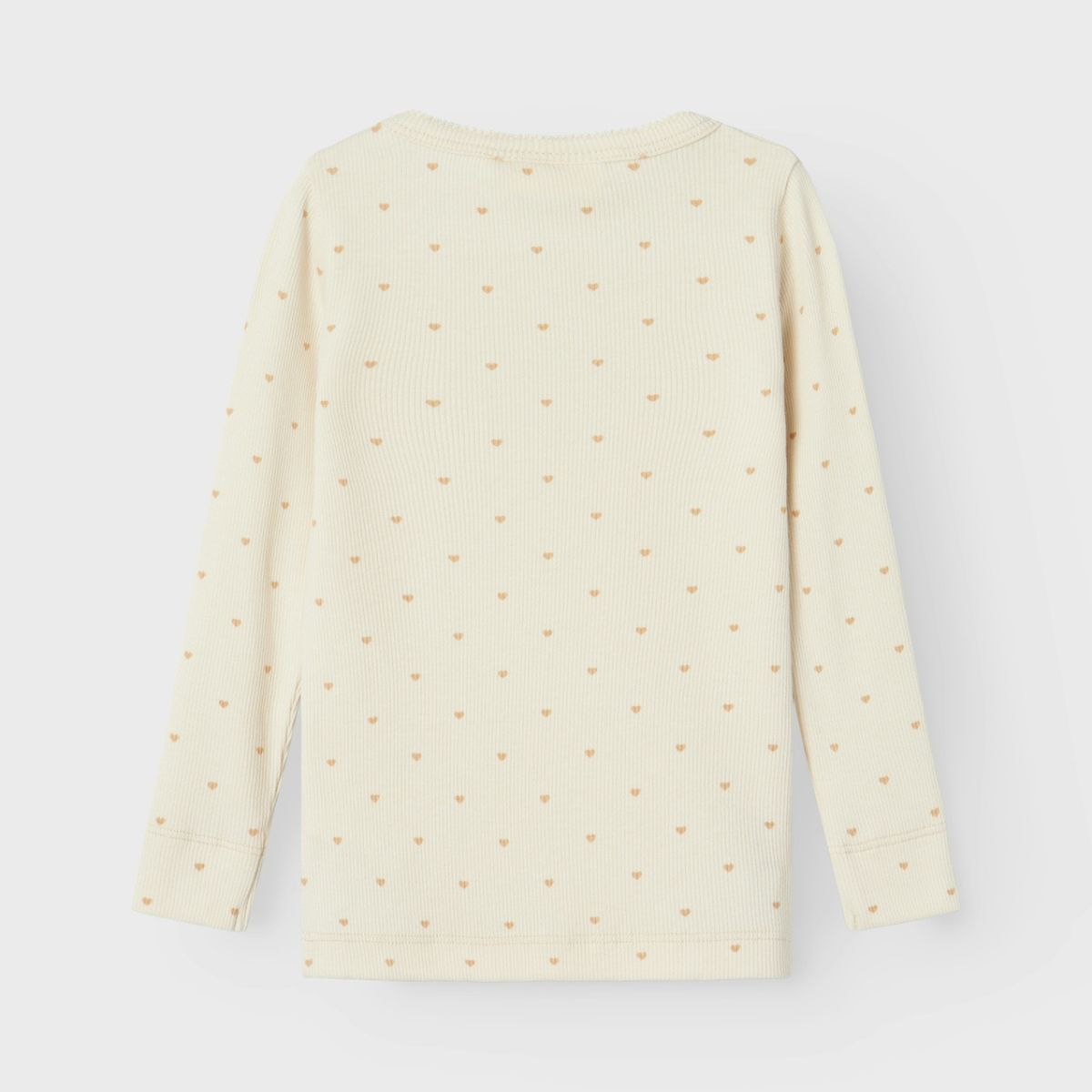 Mooie basics zijn altijd goed om in huis te hebben. Dat geldt zeker voor dit mooie t-shirt heart turtledove van het merk Lil' Atelier. Dit schattige t-shirt is perfect om verschillende outfits mee samen te stellen en houdt je kindje lekker warm. VanZus