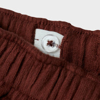 De thora bootcut broek van Lil' Atelier in de kleur hot chocolate is de perfecte mix van comfort en stijl. VanZus