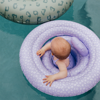 De Swim Essentials baby zwemband panter lila is het perfecte accessoire wanneer je samen met je kleintje gaat zwemmen. VanZus
