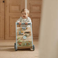 Ontdek de vrolijke loopwagen forest friends van het merk Little Dutch! Dit houten speelparadijs stimuleert de fijne motoriek en maakt leren een avontuur. Perfect als eerste verjaardagscadeau! VanZus