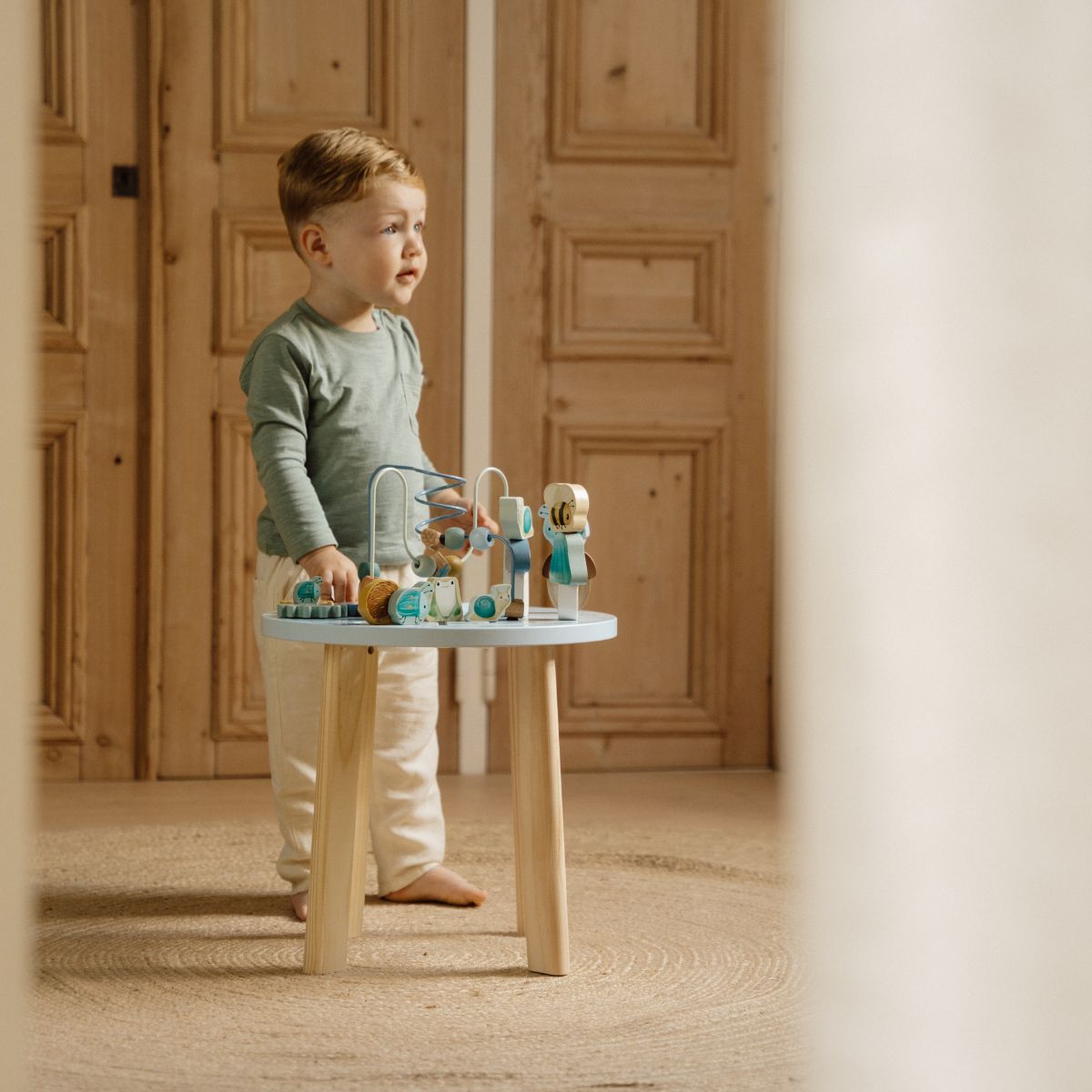 Ontdekken maar met de activiteitentafel uit de collectie forest friends van het merk Little Dutch! Een tafel  vol met leuke spelletjes voor kleine ontdekkers vanaf 12 maanden. Ontwikkelen, spelen en plezier maken. VanZus