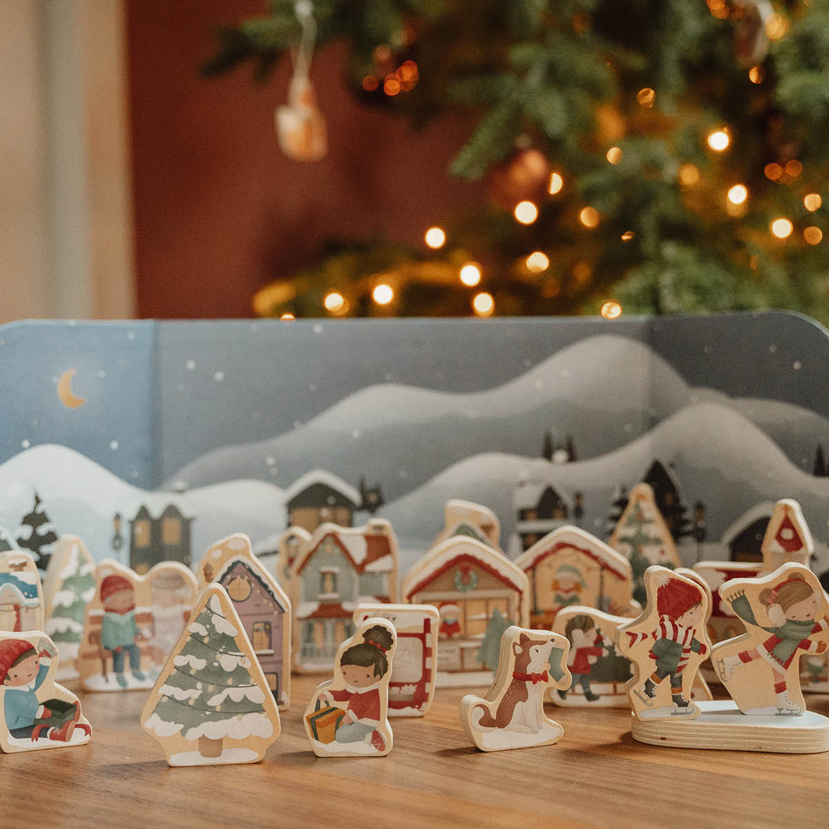 Tel de dagen af tot Kerst met de adventkalender geschenkdoos van Little Dutch! Maak in december elke dag een pakje uit de doos open en bouw je eigen kerstdorp. VanZus