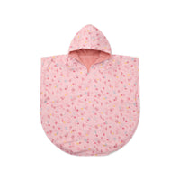 Lekker opdrogen en opwarmen doet je kleintje met deze badponcho in de variant ocean treasures van het merk Little Dutch. Deze schattige badponcho is heerlijk zacht en ziet er ook nog eens heel schattig uit! VanZus