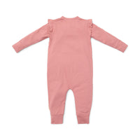 Dit lieve boxpakje in de variant overslag pink blush van het Nederlandse merk Little Dutch is wat ons betreft een echte must have. Het pakje zit onwijs comfortabel voor jouw kleintje en ziet er natuurlijk heel schattig uit! VanZus