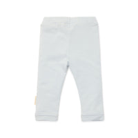 Dit lieve broekje in de kleur baby blue van het merk Little Dutch is gemaakt van biologisch katoen en is het perfect voor elke avontuur van je kindje. De jogger heeft handige heeft een mooie, lichtblauwe kleur en is gemaakt van een heerlijk zachte en soepele stof. VanZus