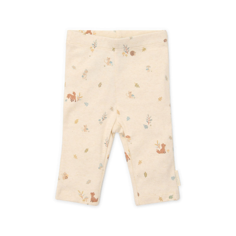 Dit lieve broekje in de kleur forest nature van het merk Little Dutch is gemaakt van biologisch katoen en is het perfect voor elke avontuur van je kindje. De jogger heeft een mooie, beige kleur en is gemaakt van een heerlijk zachte en soepele stof. VanZus