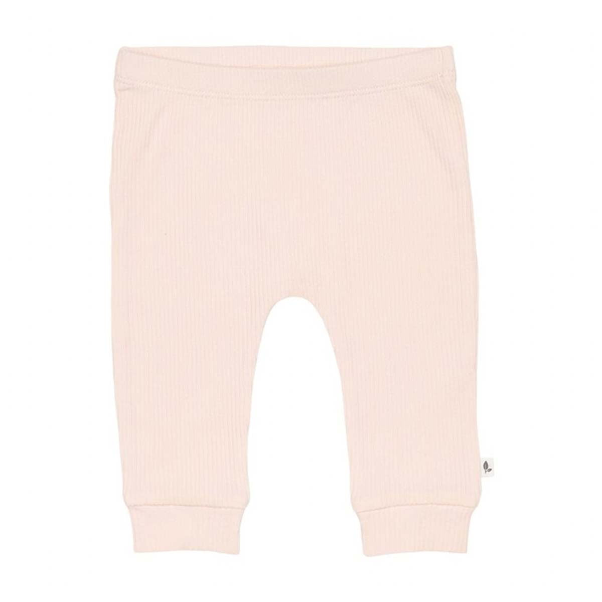 Deze rib broek pink van Little Dutch is een heerlijke basic die je uitstekend kunt combineren met de andere items van Little Dutch! Dit roze gekleurde broekje voor jouw kleintje is namelijk superveelzijdig en kun je op veel verschillende manieren combineren. VanZus