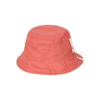 Deze leuke buckethat stripes is van het merk Little Dutch is ideaal voor de zomerse dagen. Dit schattige hoedje is omkeerbaar en is voorzien van een speciale UPF-coating op de stof. VanZus