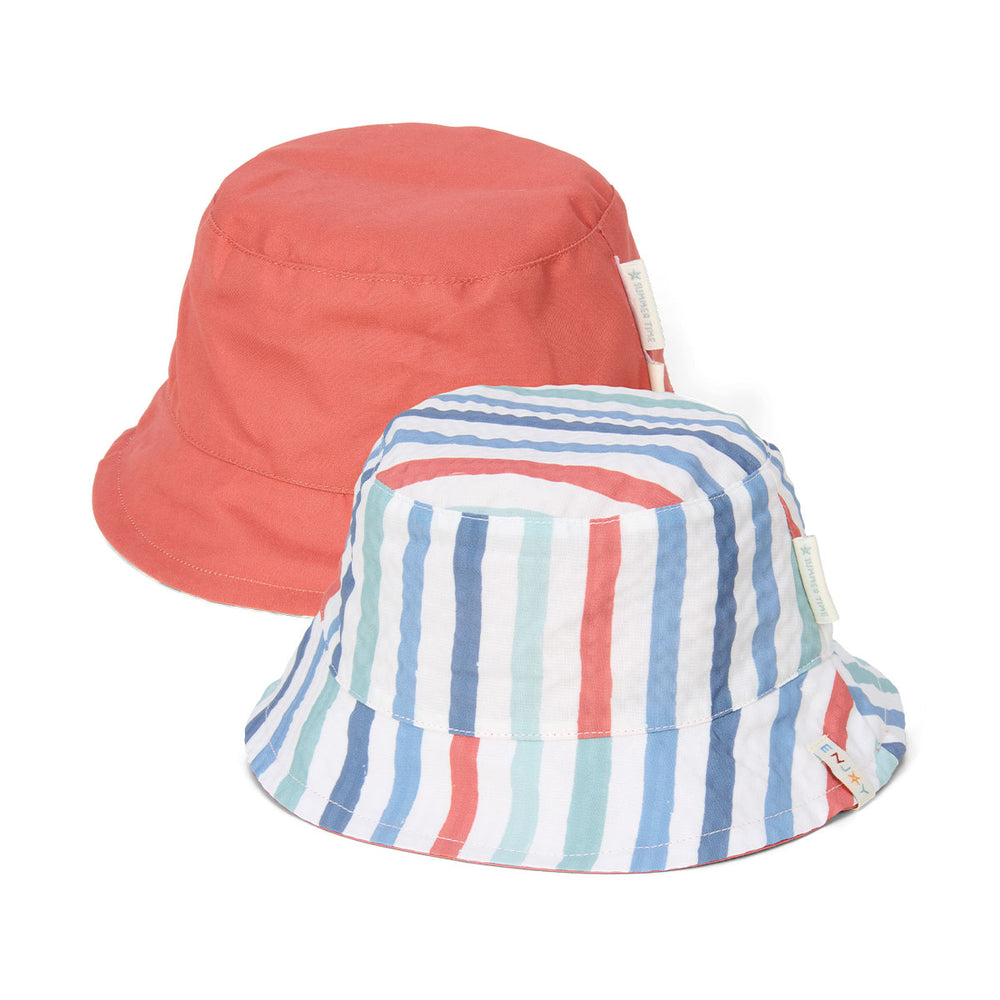 Deze leuke buckethat stripes is van het merk Little Dutch is ideaal voor de zomerse dagen. Dit schattige hoedje is omkeerbaar en is voorzien van een speciale UPF-coating op de stof. VanZus