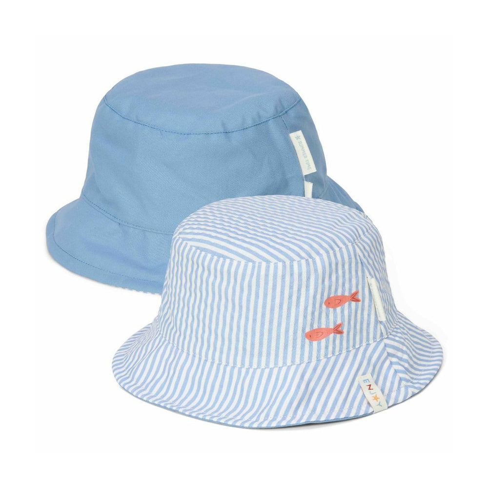Deze leuke bucket hat van het merk Little Dutch is ideaal voor de zomerse dagen. Dit schattige hoedje is omkeerbaar en is voorzien van een speciale UPF-coating op de stof. VanZus