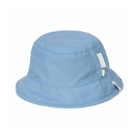 Deze leuke bucket hat van het merk Little Dutch is ideaal voor de zomerse dagen. Dit schattige hoedje is omkeerbaar en is voorzien van een speciale UPF-coating op de stof. VanZus
