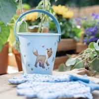De Little Dutch emmer forest friends is ideaal voor tuinieren en buitenspelen. Gemaakt van stevig metaal met schattige bosdieren. Bestel nu bij VanZus