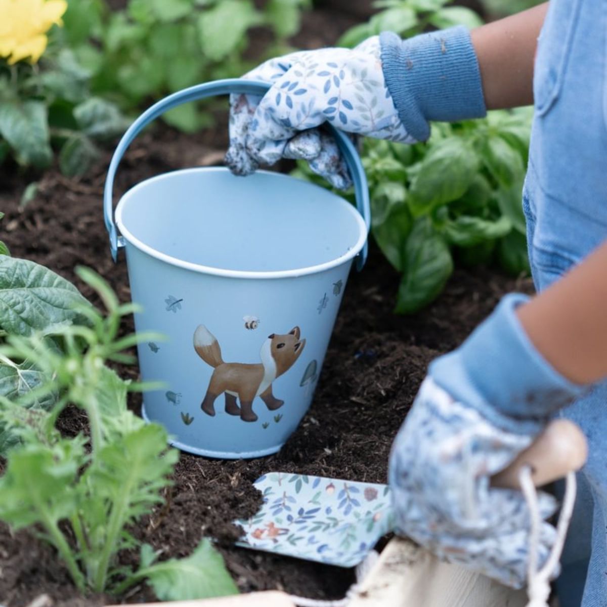 De Little Dutch emmer forest friends is ideaal voor tuinieren en buitenspelen. Gemaakt van stevig metaal met schattige bosdieren. Bestel nu bij VanZus