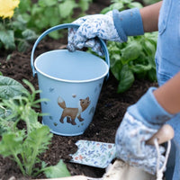 De Little Dutch emmer forest friends is ideaal voor tuinieren en buitenspelen. Gemaakt van stevig metaal met schattige bosdieren. Bestel nu bij VanZus