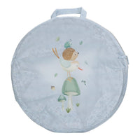 De Little Dutch Forest Friends kruiptunnel biedt urenlang speelplezier. Ideaal voor binnen en buiten, met handige draagtas. In de kleur blauw. 12+ maanden. VanZus