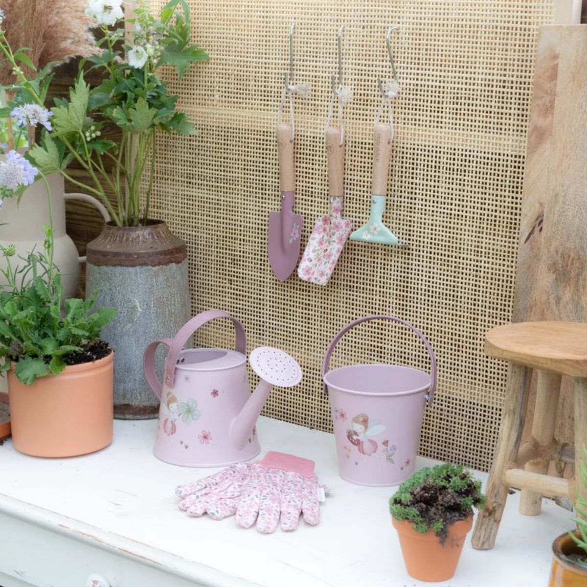 De Little Dutch gieter fairy garden maakt tuinieren leuk voor kinderen. Duurzaam, schattig en gemakkelijk in gebruik. Perfect voor jonge tuinierders! VanZus