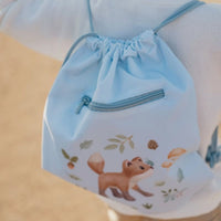 De Little Dutch gymtas Forest Friends is ideaal voor school of sport, met een milieuvriendelijke touch. Gemaakt van gerecycled materiaal. VanZus