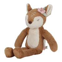 De Little Dutch hert long legs knuffel uit de fairy garden-collectie is de perfecte speelkameraad voor jouw kleintje. Zacht, lichtgewicht en met een schattig ontwerp, ideaal voor knuffelen en spelen. VanZus