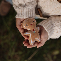 De superschattige knuffelpop Rosa van Little Dutch is er nu ook in een Kerst-versie! Deze superschattige pop is een unieke aanwinst in de knuffelcollectie van je kleintje en voegt een vleugje magie toe aan de feestdagen. VanZus