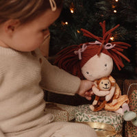 De Little Dutch knuffelpop Sophia is een zachte, kleurrijke pop van 35 cm, perfect voor kinderen van 1-6 jaar. Inclusief schattig knuffelaapje. VanZus.