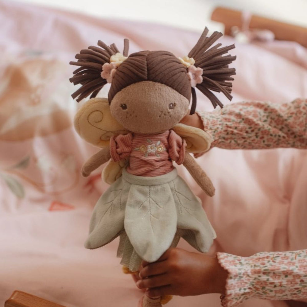 Op fantasierijke avonturen met Little Dutch knuffelpop Fairy Evi. Een zachte fee met vleugeltjes. Perfect voor kinderen van 1 tot 6 jaar. Bestel nu bij VanZus.