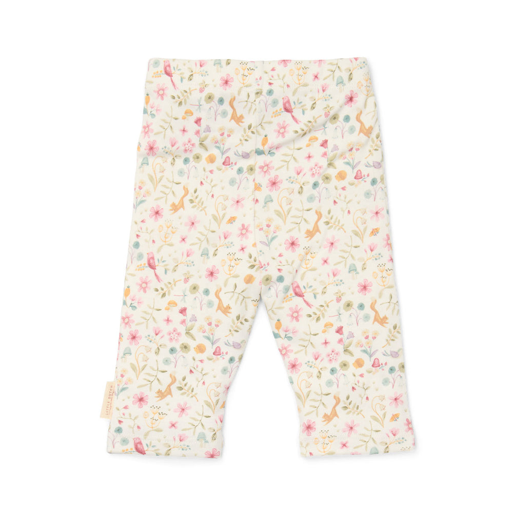 Deze schattige Little Dutch legging in de print fairy garden is een heerlijk zacht en comfortabel broekje die heel fijn aanvoelt. De legging is gemaakt van katoen, wat zorgt voor comfort en bewegingsvrijheid. VanZus