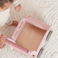 De Little Dutch loopwagen roze is ideaal voor kinderen van 1-4 jaar. Prachtig design met bloemendetails en vintage details. Nu verkrijgbaar bij VanZus.