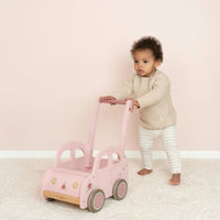 De Little Dutch loopwagen roze is ideaal voor kinderen van 1-4 jaar. Prachtig design met bloemendetails en vintage details. Nu verkrijgbaar bij VanZus.