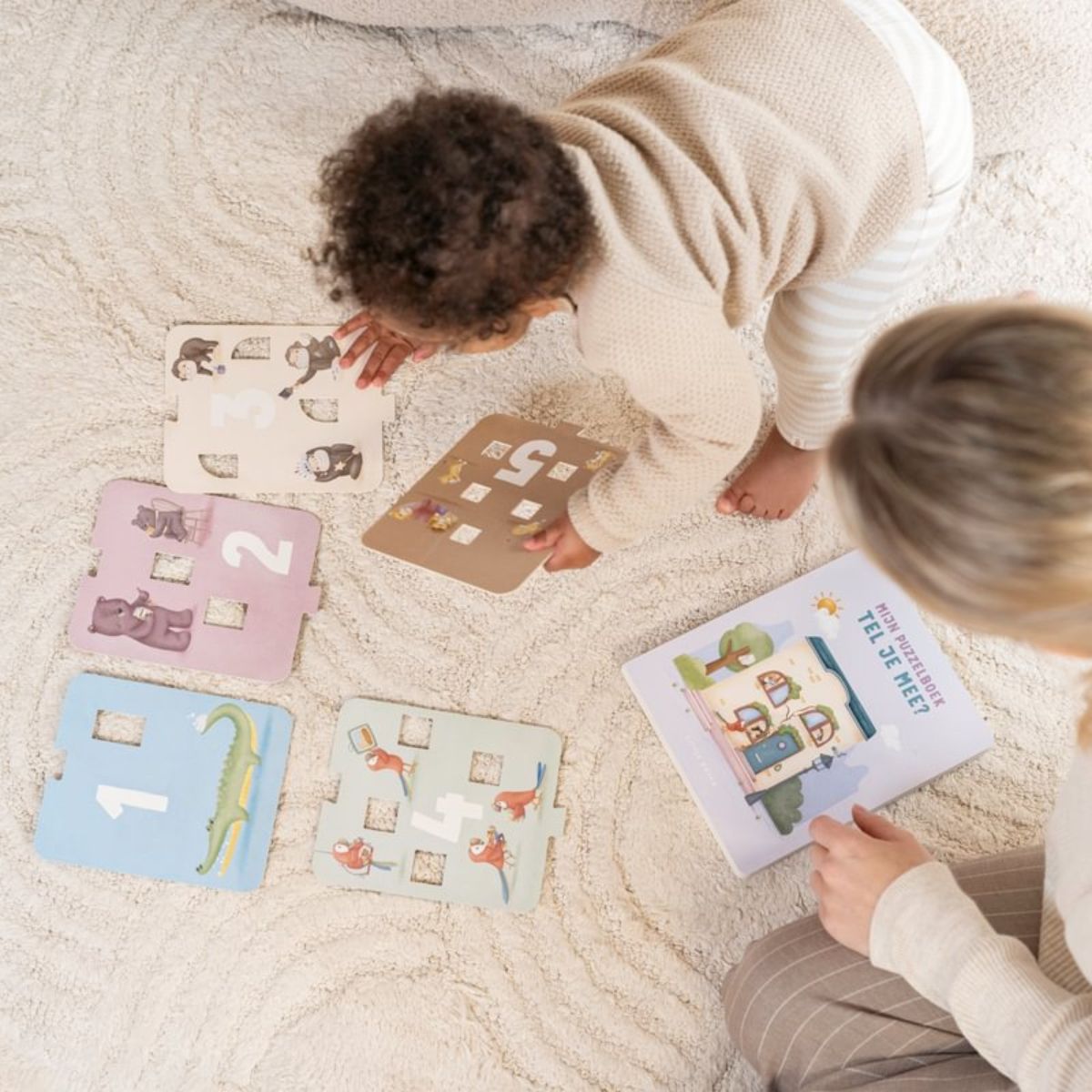 Met Little Dutch mijn puzzelboek tel je mee? leren kinderen spelenderwijs tellen en ontdekken ze een wereld vol cijfers en avontuur. Bestel nu bij VanZus