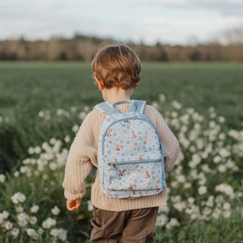 De Little Dutch rugzak Forest Friends is duurzaam, gemaakt van gerecyclede PET-flessen. Perfect voor school of uitstapjes. Verkrijgbaar bij VanZus