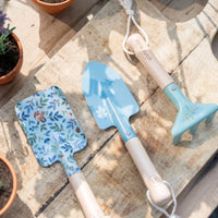 Laat je kind ontdekken met de Little Dutch set tuingereedschap forest friends. Perfect voor kleine tuiniers van 2-8 jaar. Ook in fairy garden. Bestel bij VanZus