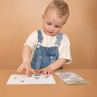 Laat je creativiteit zien met het stickervel van Little Dutch. Versier je kunstwerk of knutselwerkje met vrolijke stickers. Het velletje heeft 28 stickers en zorgt voor veel speelplezier! VanZus