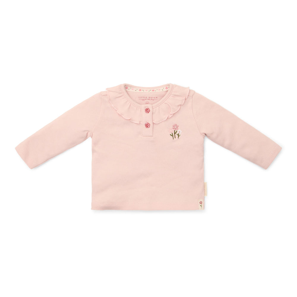 Comfortabele en basic t-shirts zijn altijd fijn om in de kast te hebben hangen! Dat geldt al helemaal voor dit schattige t-shirt lange mouw in de variantblossom van het merk Little Dutch. Dit schattige shirt is de ideale basic om de leukste outfits mee samen te stellen. VanZus
