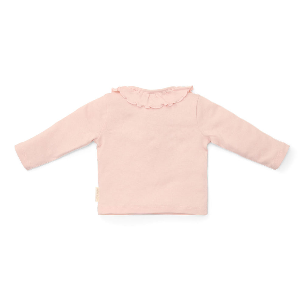 Comfortabele en basic t-shirts zijn altijd fijn om in de kast te hebben hangen! Dat geldt al helemaal voor dit schattige t-shirt lange mouw in de variantblossom van het merk Little Dutch. Dit schattige shirt is de ideale basic om de leukste outfits mee samen te stellen. VanZus