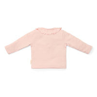 Comfortabele en basic t-shirts zijn altijd fijn om in de kast te hebben hangen! Dat geldt al helemaal voor dit schattige t-shirt lange mouw in de variantblossom van het merk Little Dutch. Dit schattige shirt is de ideale basic om de leukste outfits mee samen te stellen. VanZus