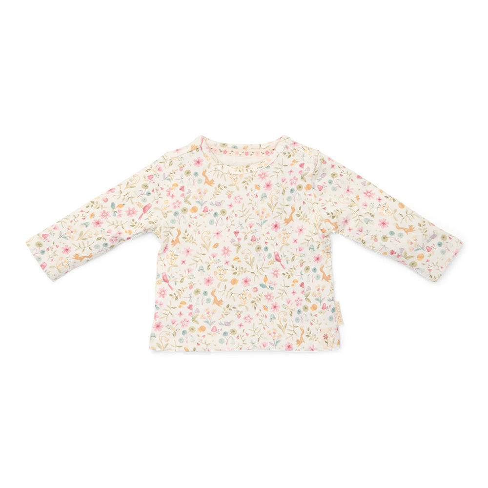 Comfortabele en basic t-shirts zijn altijd fijn om in de kast te hebben hangen! Dat geldt al helemaal voor dit schattige t-shirt lange mouw in de variant fairy garden van het merk Little Dutch. Dit schattige shirt is de ideale basic om de leukste outfits mee samen te stellen. VanZus