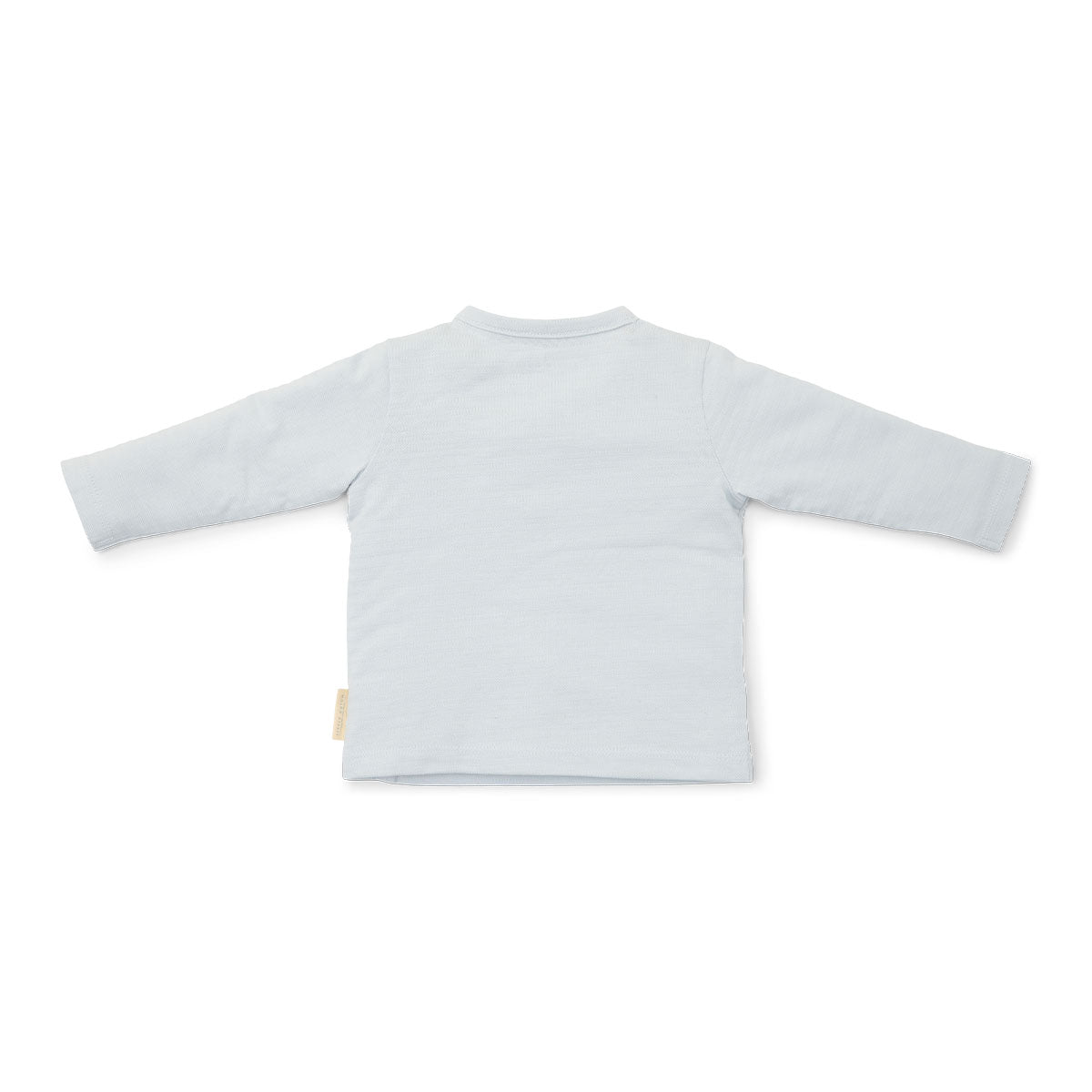Comfortabele en basic t-shirts zijn altijd fijn om in de kast te hebben hangen! Dat geldt al helemaal voor dit lieve t-shirt lange mouw in de variant baby blue van het merk Little Dutch. Dit schattige shirt is de ideale basic om de leukste outfits mee samen te stellen. VanZus
