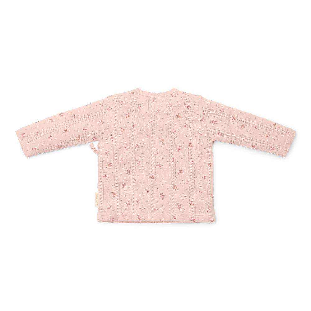 Comfortabele en basic t-shirts zijn altijd fijn om in de kast te hebben hangen! Dat geldt al helemaal voor dit schattige t-shirt overslag lange mouw in de variant fairy garden van het merk Little Dutch. Dit schattige shirt is de ideale basic om de leukste outfits mee samen te stellen. VanZus