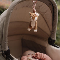 Ontdek de schattige trilfiguur hert uit het fairy garden-thema van Little Dutch. Dit speelgoed stimuleert de motorische vaardigheden en is perfect voor kleine handjes. Een geweldig cadeau voor baby’s! VanZus