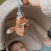 Ontdek de schattige trilfiguur vos uit het forest friends-thema van Little Dutch. Dit speelgoed stimuleert de motorische vaardigheden en is perfect voor kleine handjes. Een geweldig cadeau voor baby’s! VanZus