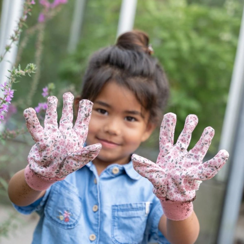 De Little Dutch tuinhandschoenen Fairy Garden beschermen kleine handjes tijdens het tuinieren. Combineer met andere tuin-items van Little Dutch. VanZus
