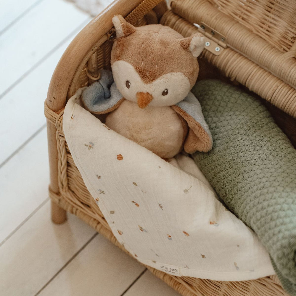 De zachte uil knuffel uit de forest friends-collectie van Little Dutch is perfect voor knuffelen en spelen, met natuurlijke kleuren en een schattige uitstraling. Ideaal als cadeau voor elke leeftijd. VanZus