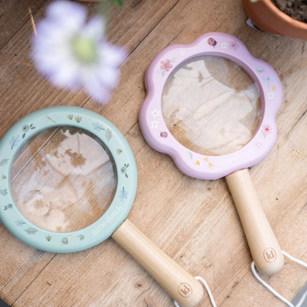 Met het Little Dutch vergrootglas forest friends ontdekken kinderen de natuur op speelse wijze. Perfect voor avonturiers! Ook in Fairy Garden. VanZus