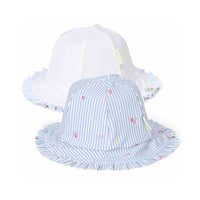 Deze leuke zonnehoed in de variant sunny flowers is van het merk Little Dutch is ideaal voor de zomerse dagen. Dit schattige hoedje is omkeerbaar en is voorzien van een speciale UPF-coating op de stof. VanZus