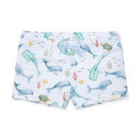 Je kindje is helemaal klaar voor het strand, het zwembad en voor zomerse vakanties met deze lieve zwembroek in de variant ocean van het merk Little Dutch. De zwembroek is voorzien van een elastische tailleband met trekkoord. VanZus