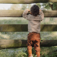 Hoe schattig is deze overhemd met de print brown check van Little Dutch? De ruitjes hebben een leuk en speels effect op je outfit en zijn een mooie toevoeging aan de garderobe van je kleintje! VanZus